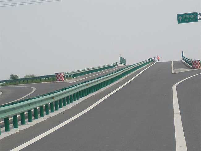 淮安高速公路护栏的材质与规格