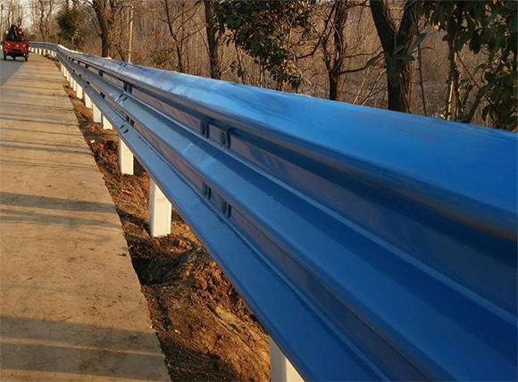 淮安公路波形护栏板的优点